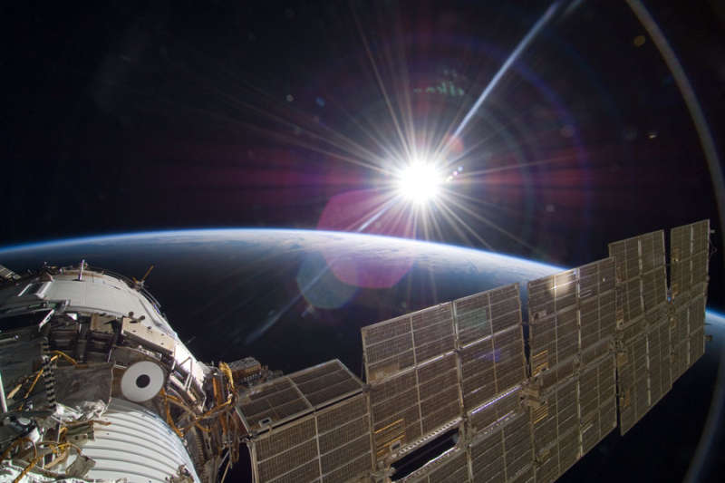 photo of Sun from ISS, showing it is white